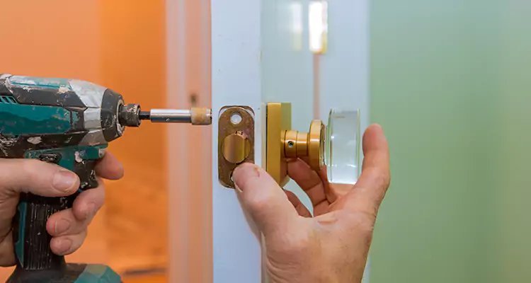 Broken Door Knob Fix in Ocoee, FL